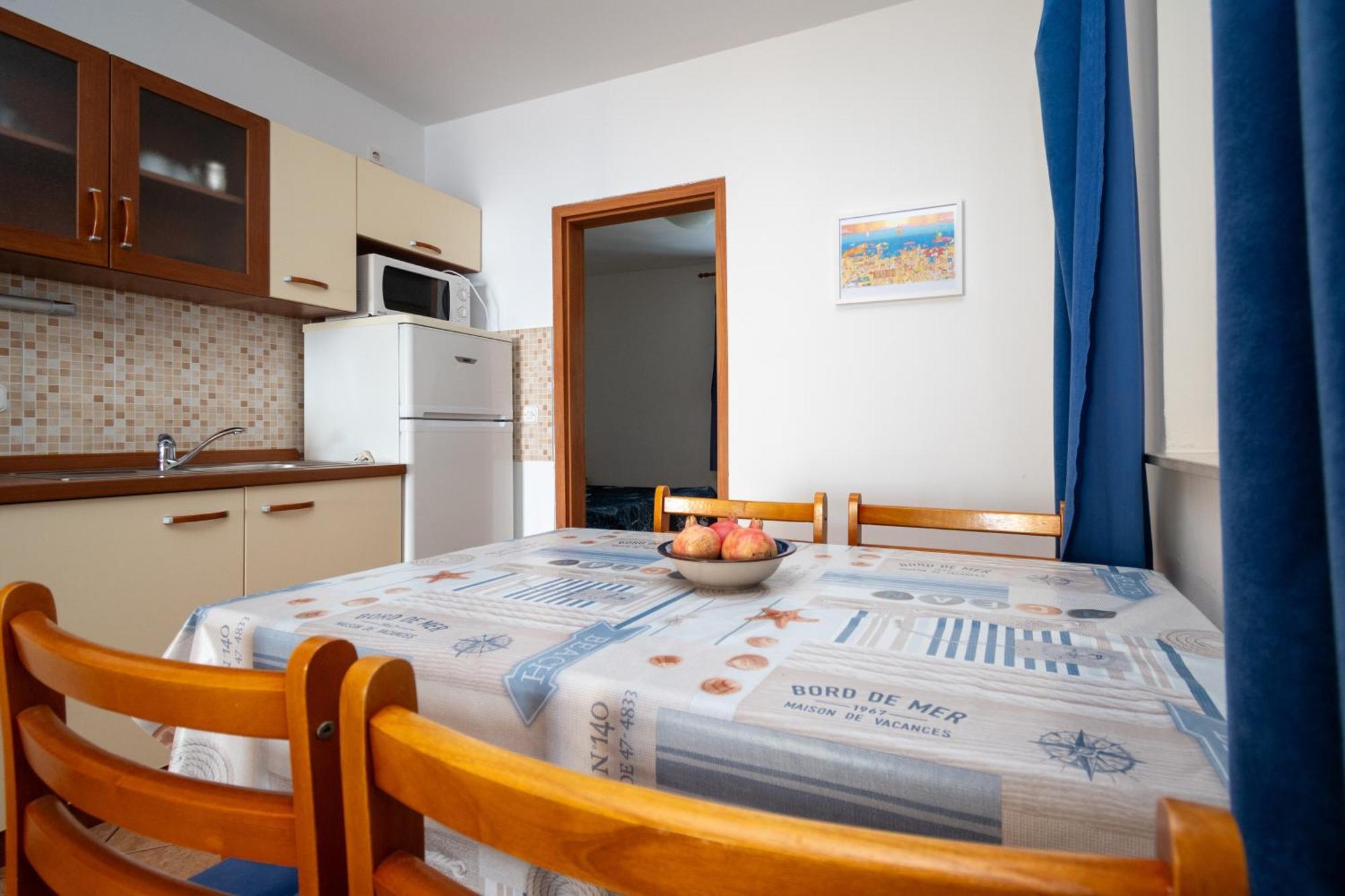 Apartments By The Sea Mandre, Pag - 4092 Kolan Room photo