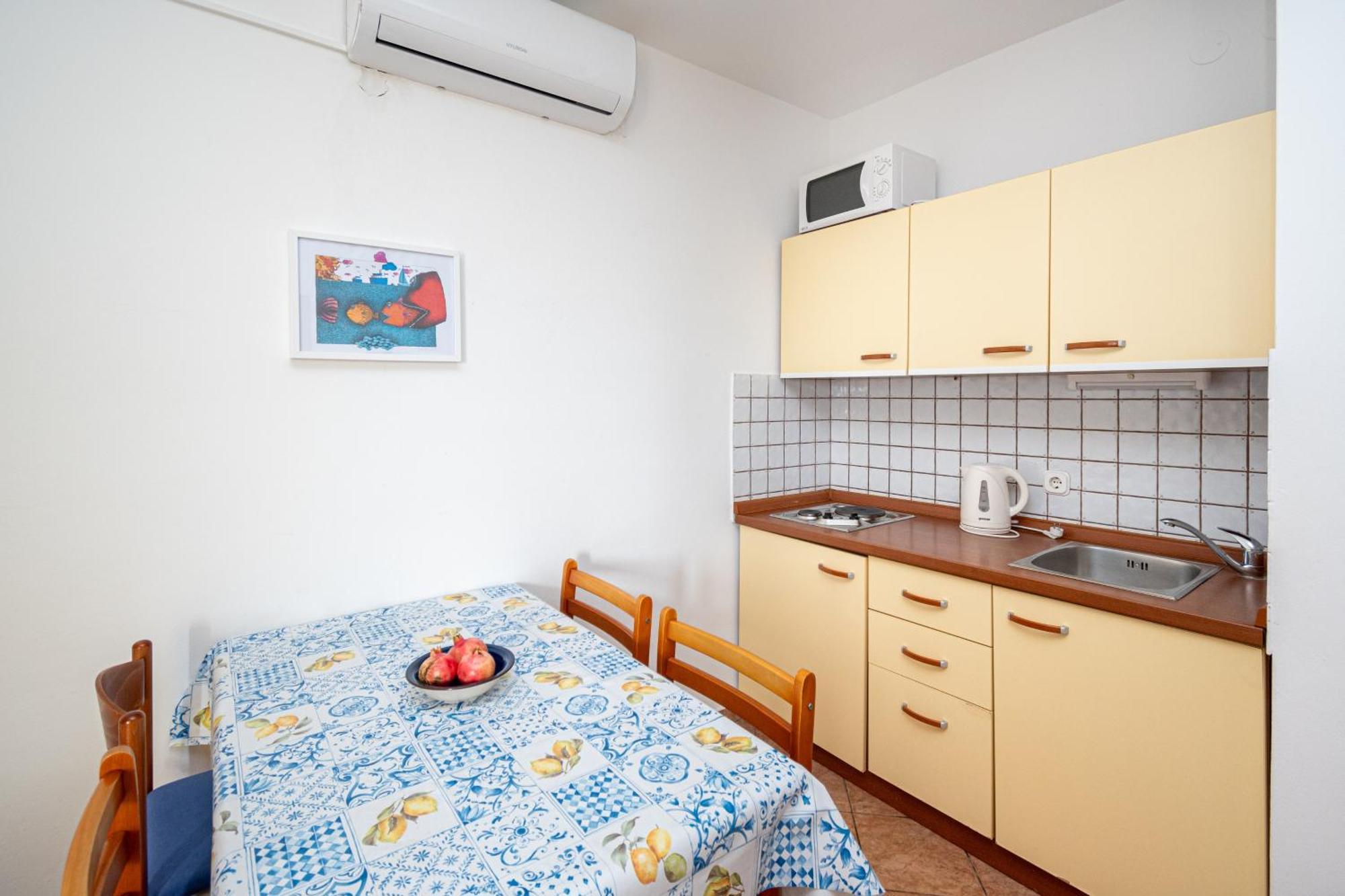 Apartments By The Sea Mandre, Pag - 4092 Kolan Room photo